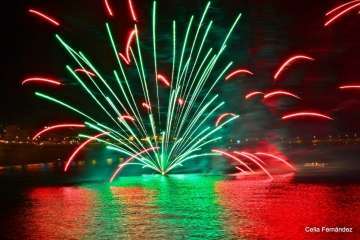 Los fuegos de Melenara, una explosión de color (Foto Celia Fernández)